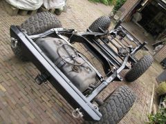 Chassis gedeeltelijk opgebouwd