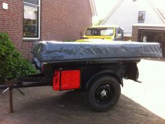 Met benzinetanks links en rechts