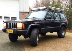 Cherokee XJ with Rhino Rack comp