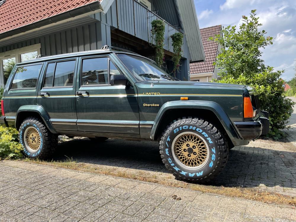 nieuwe banden jeep.jpeg